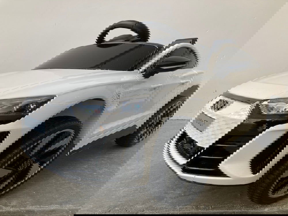 Elektrische kinderauto Audi E-tron wit 12 volt - RideCars