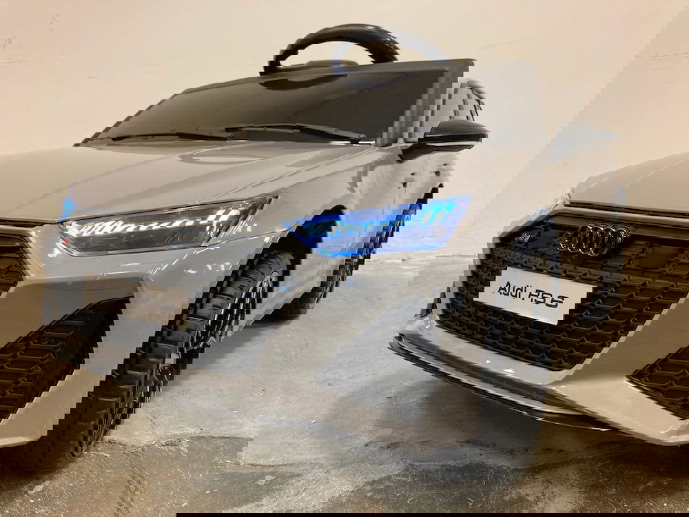 Elektrische kinderauto Audi RS6 grijs 12 volt - RideCars