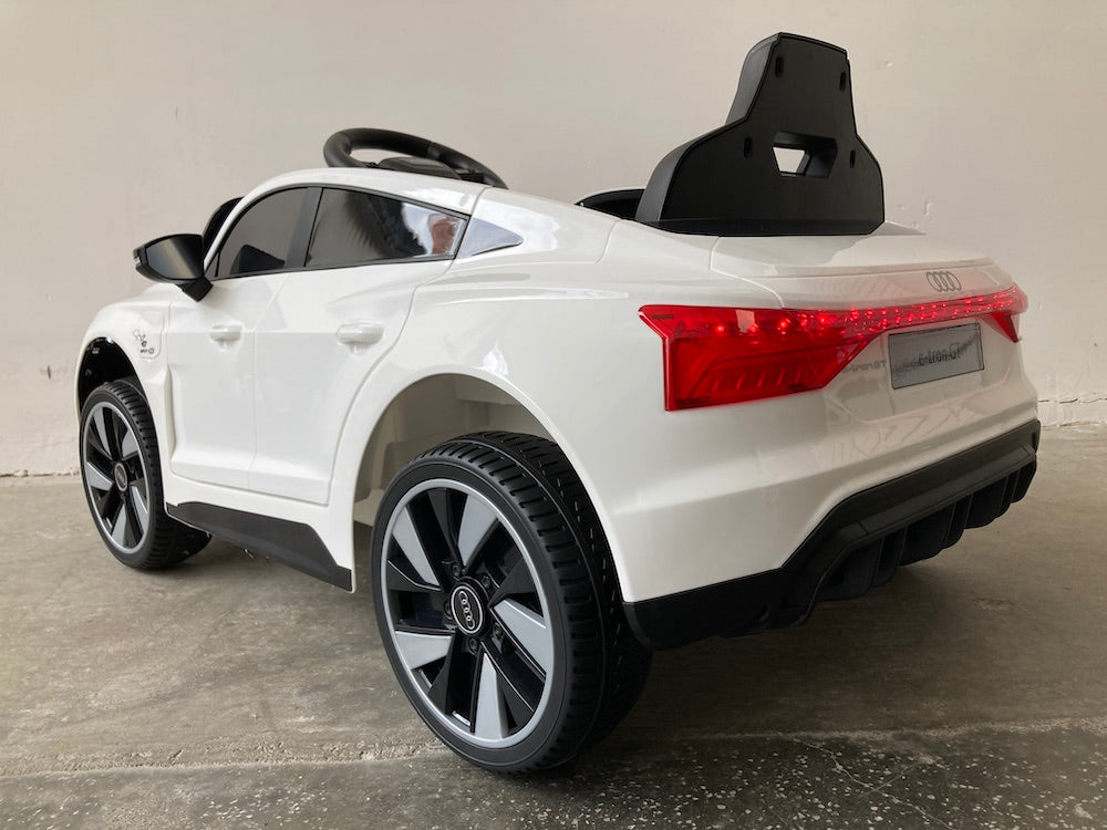  Audi E-tron Elektrische kinderauto wit 12 volt