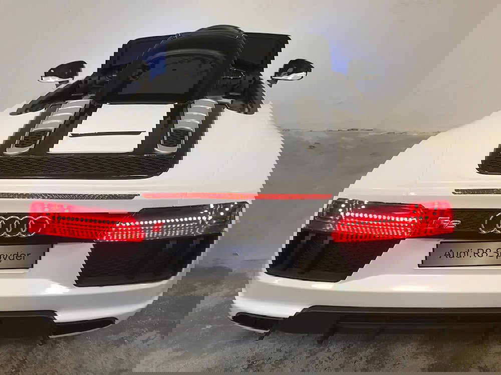 Audi R8 elektrische kinderauto wit 12 volt 2.4G RC - RideCars