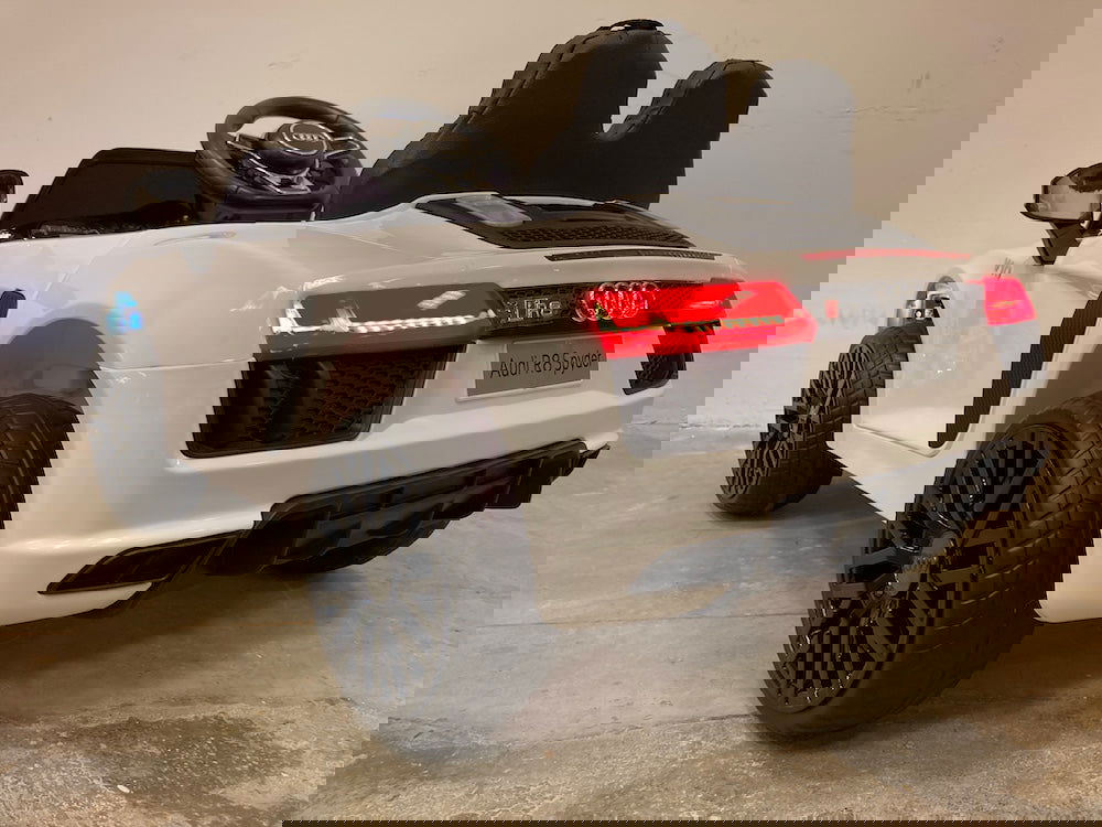 Audi R8 kinderauto mini 12 volt wit - RideCars