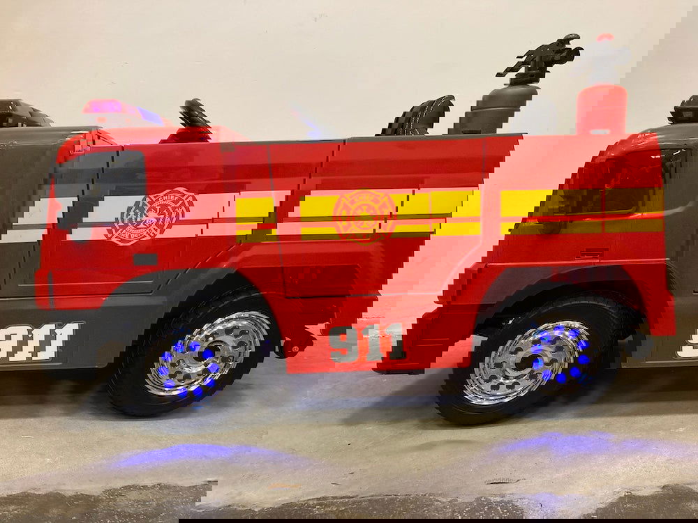 Brandweer elektrische kinderauto (met accessoires) - 1 persoons - RideCars