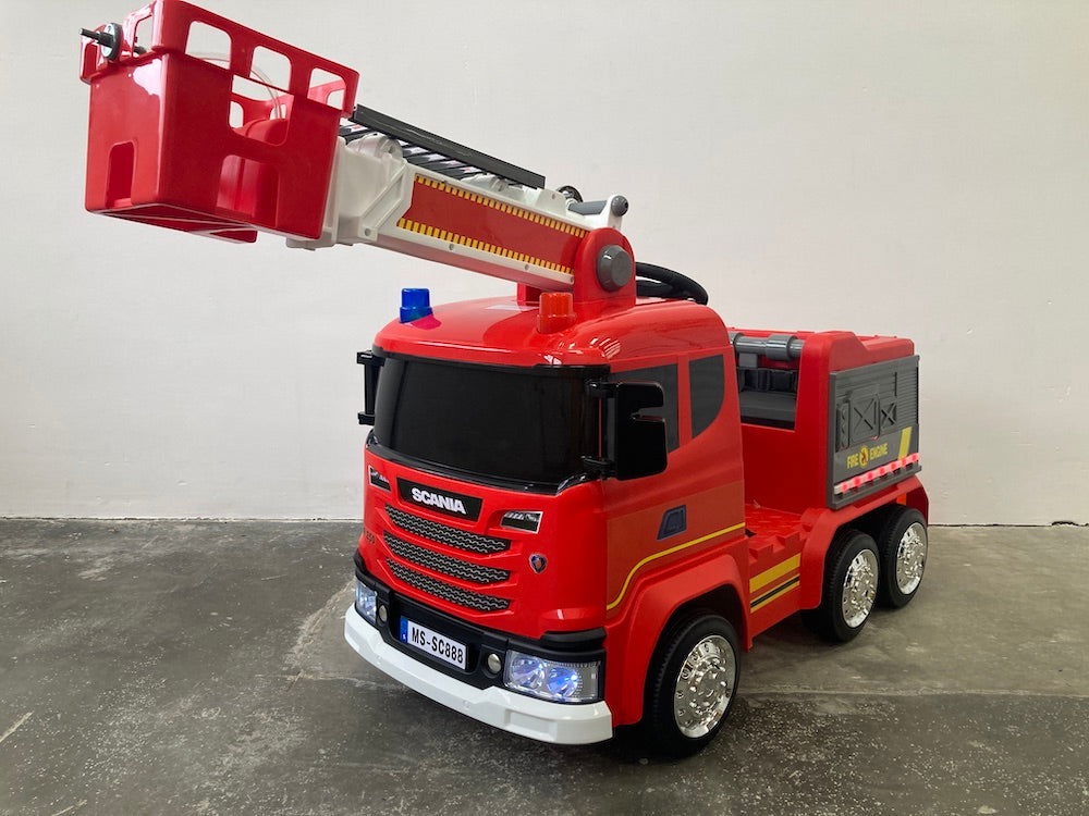 BIG - Power-Worker Maxi Firetruck - großes Spielzeug Auto mit Wasserspritze, Reifen aus Softmaterial, rot, für Kinder ab 2 Jahren BIG - Power-Worker Maxi Firetruck - großes Spielzeug Auto mit Wasserspritze, Reifen aus Softmaterial, rot, für Kinder ab 2 Jahren