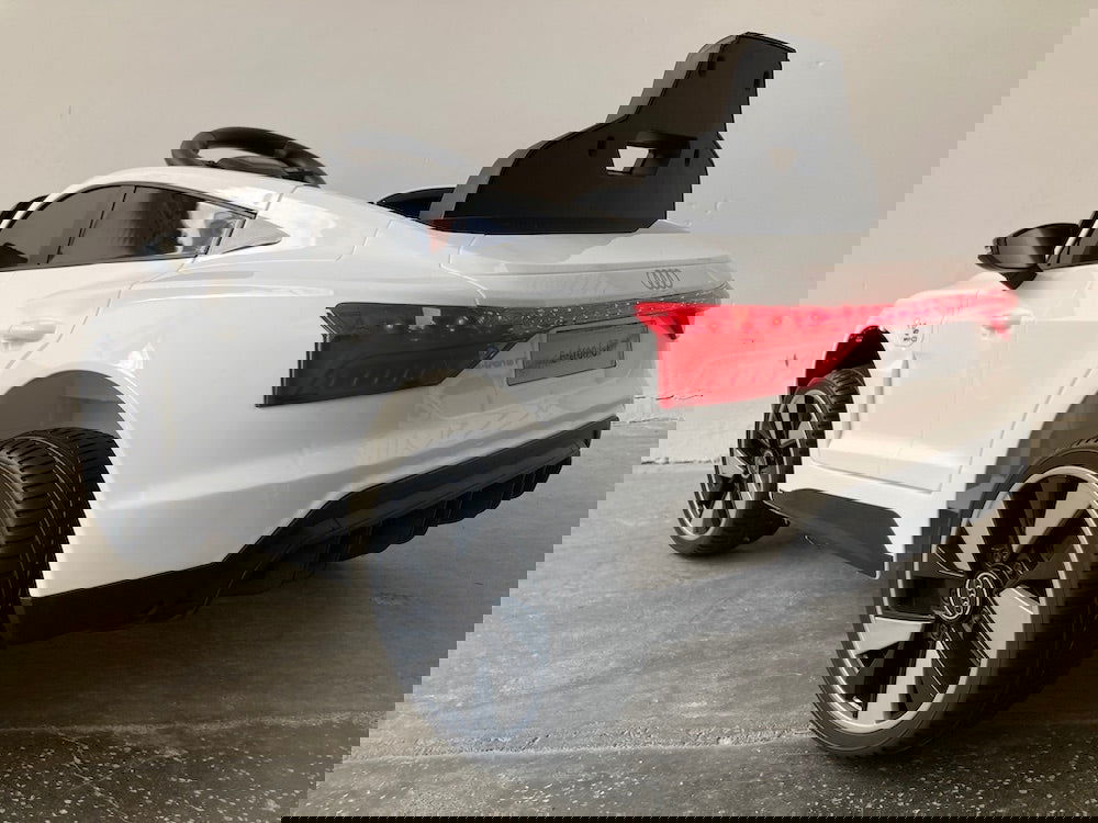 Elektrische kinderauto Audi E-tron wit 12 volt - RideCars