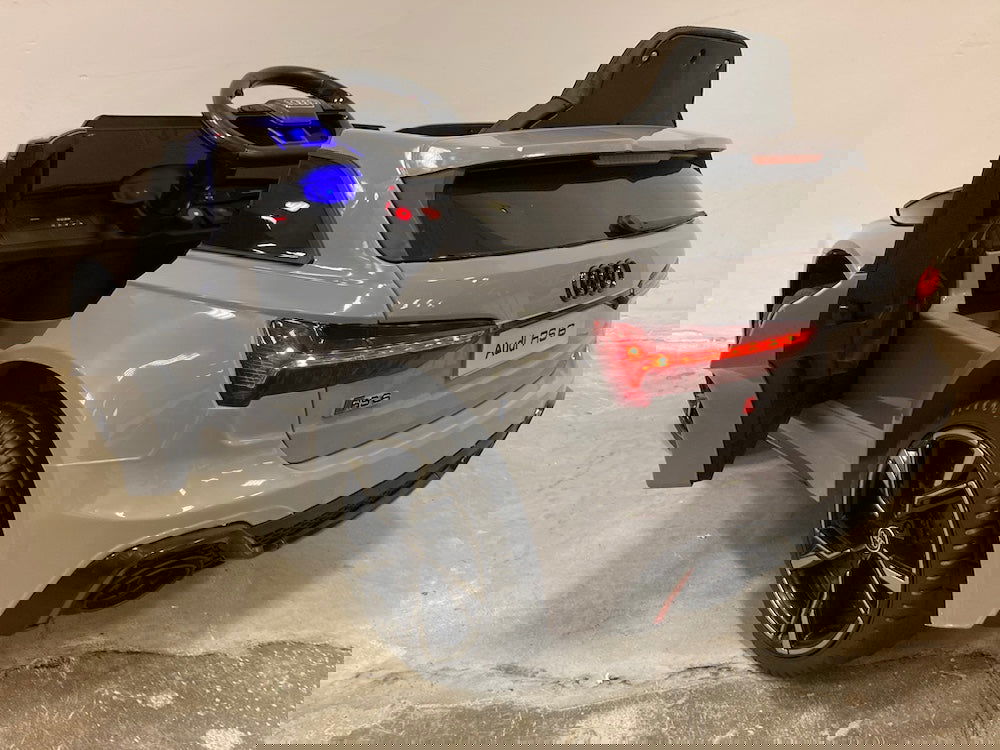 Elektrische kinderauto Audi RS6 grijs 12 volt - RideCars