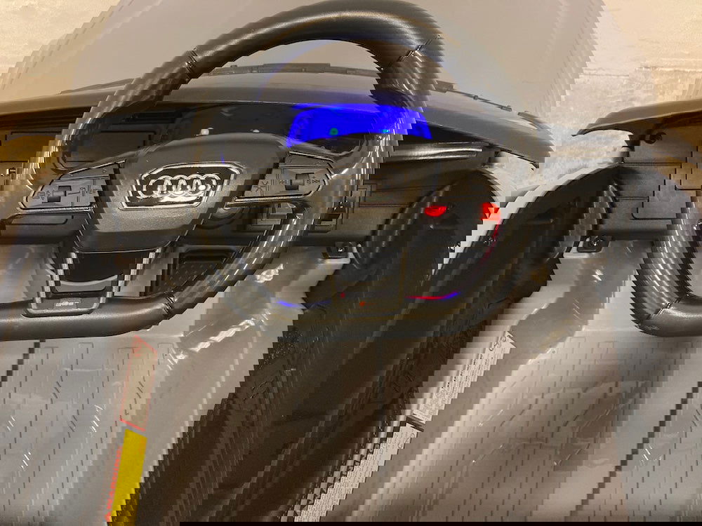 Elektrische kinderauto Audi RS6 grijs 12 volt - RideCars