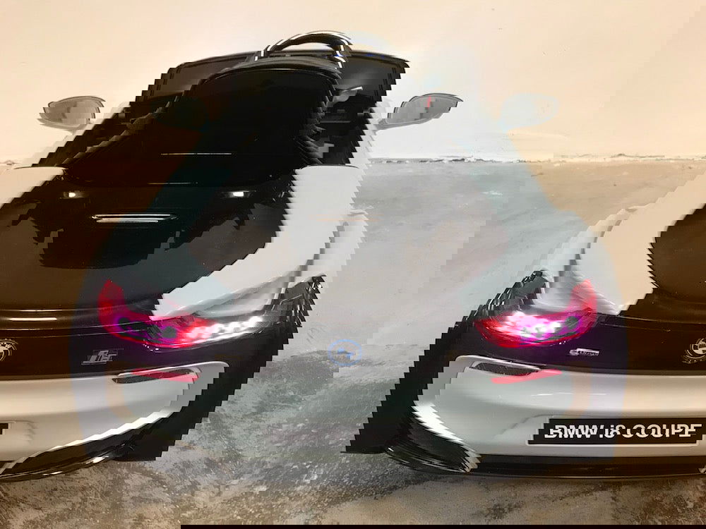 Elektrische kinderauto BMW i8 - 12 volt softstart 2.4G - blauw - RideCars