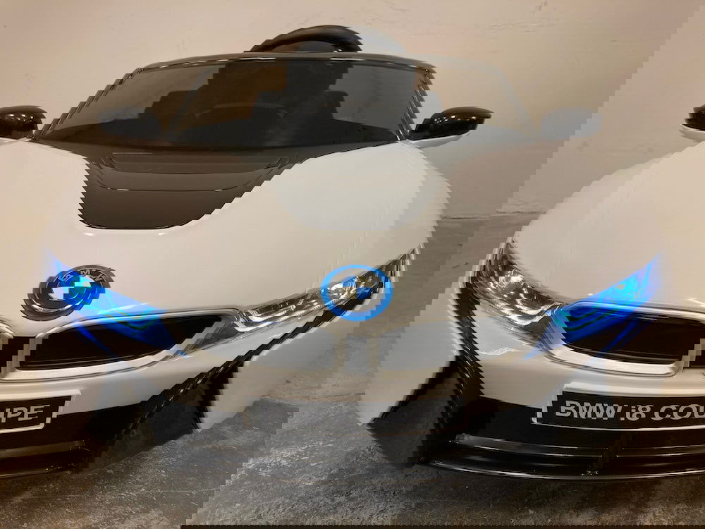 Elektrische kinderauto BMW i8 wit - 12 volt softstart - RideCars