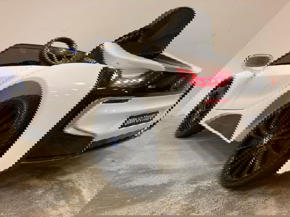 Elektrische kinderauto BMW i8 wit - 12 volt softstart - RideCars