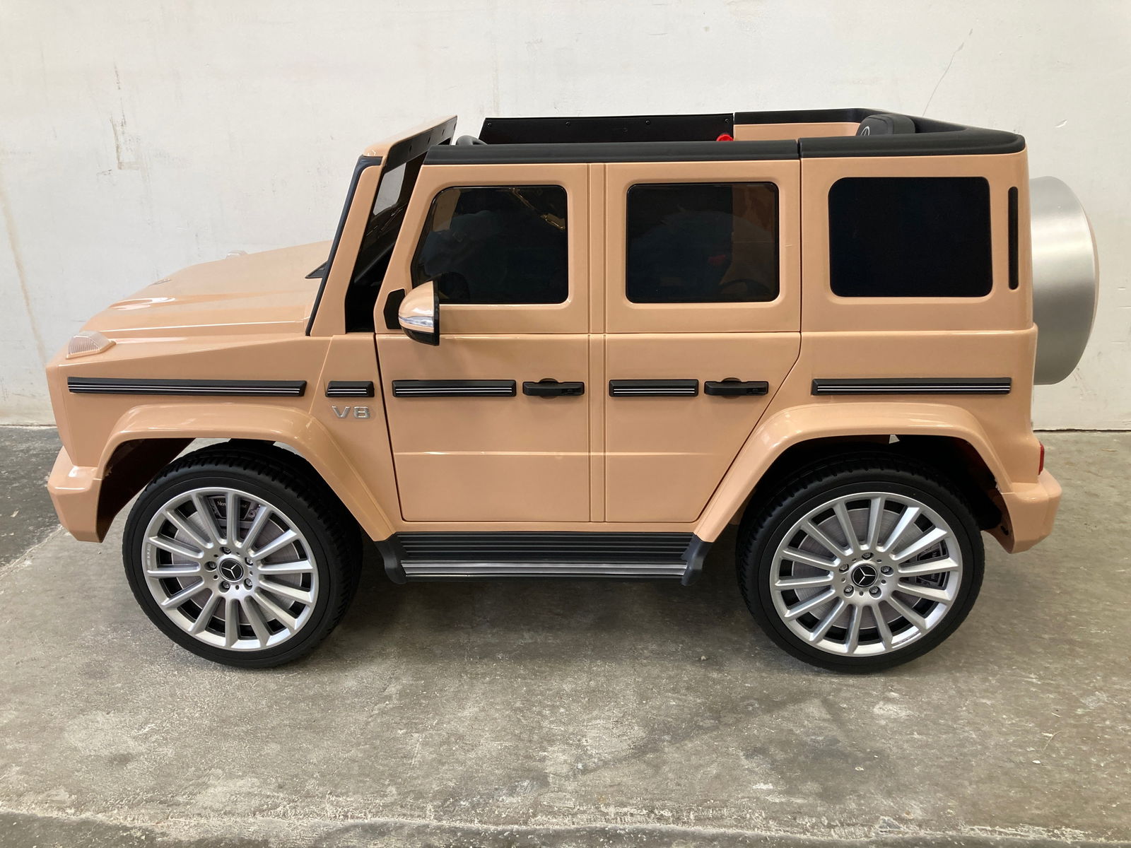 Elektrische kinderauto Mercedes G500 beige 12 volt - RideCars