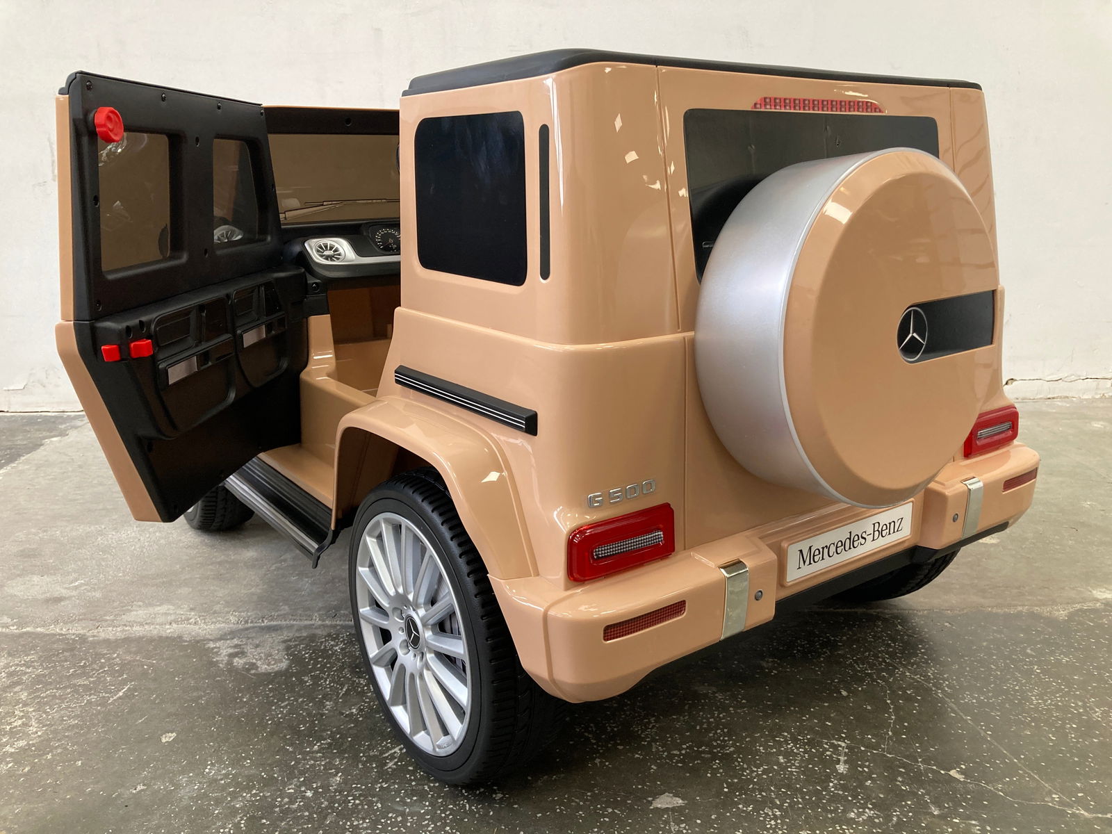 Elektrische kinderauto Mercedes G500 beige 12 volt - RideCars