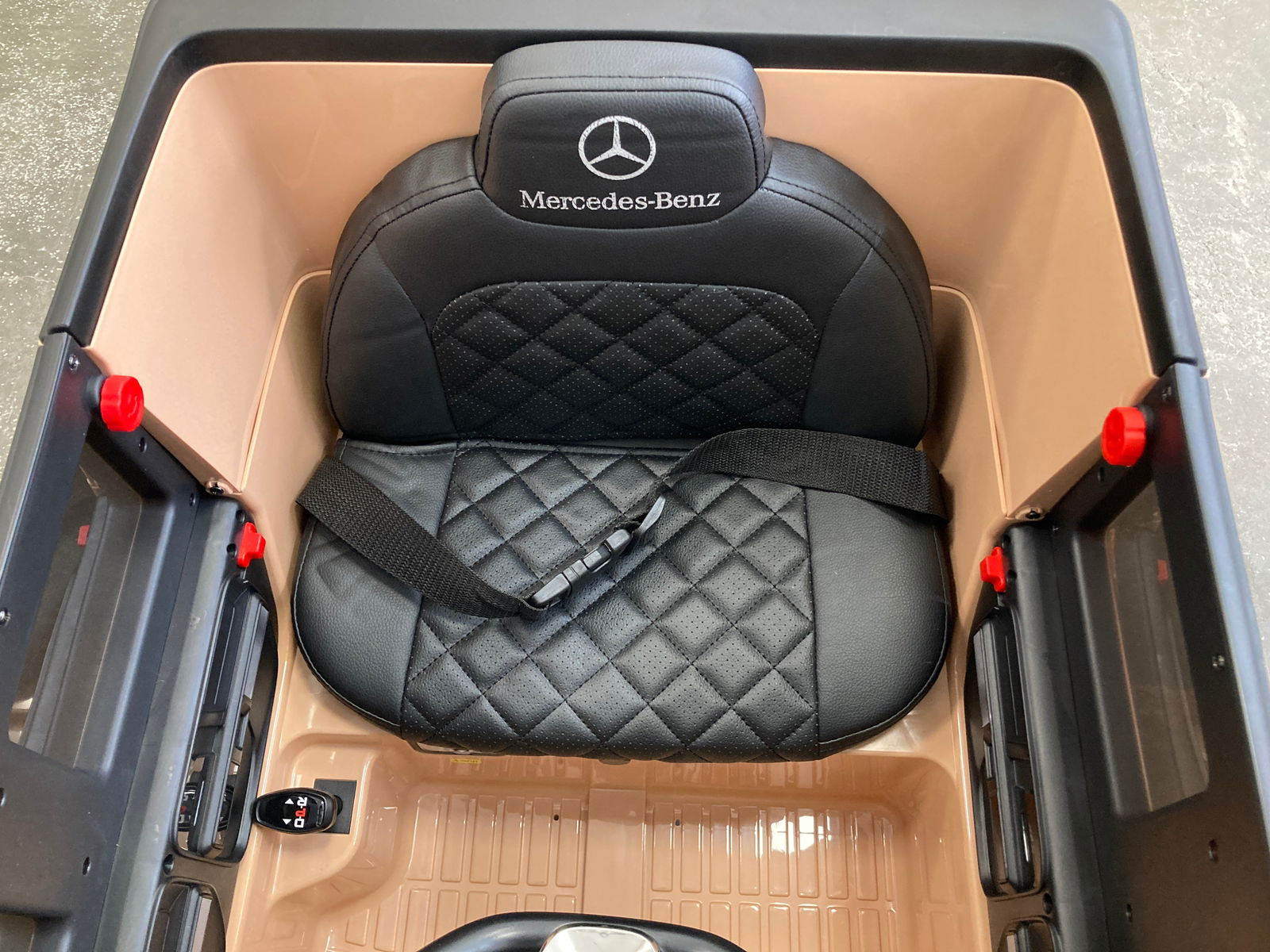 Elektrische kinderauto Mercedes G500 beige 12 volt - RideCars