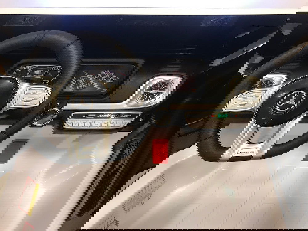 Elektrische kinderauto Mercedes G63  24 volt 4x4 twee persoons wit - RideCars