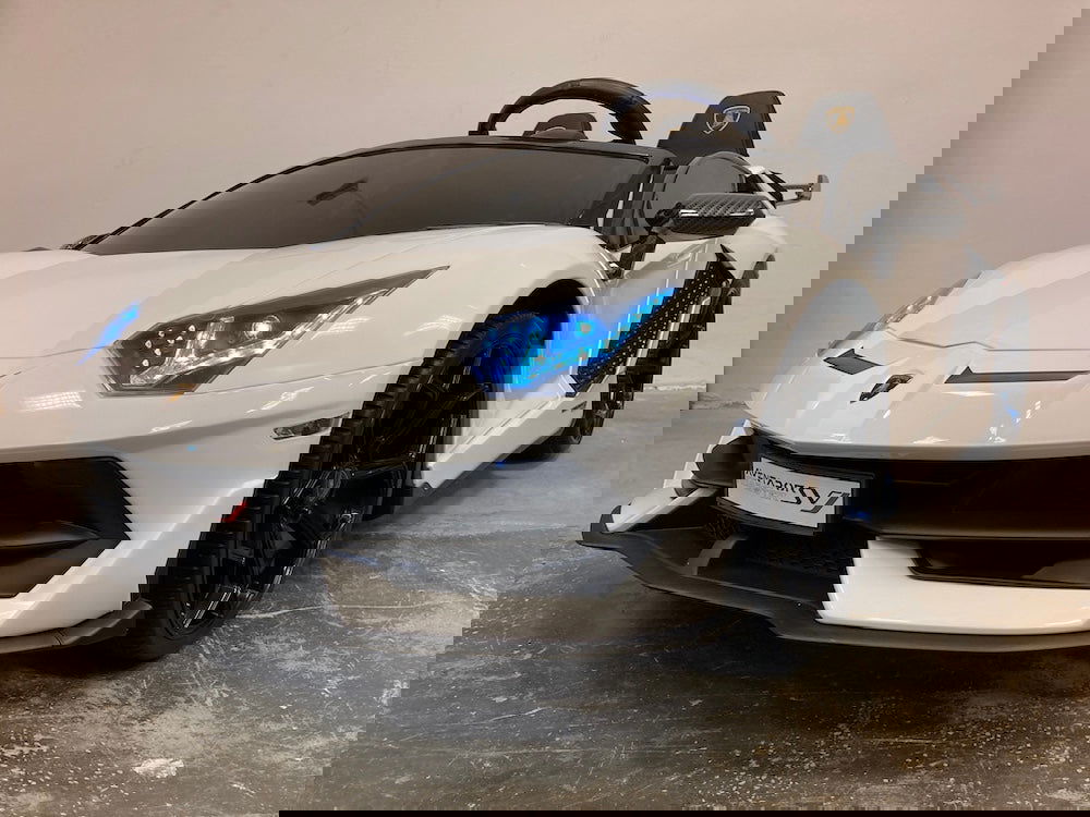 Lamborghini kinderauto Aventador 24 volt wit met drift - twee persoons - RideCars