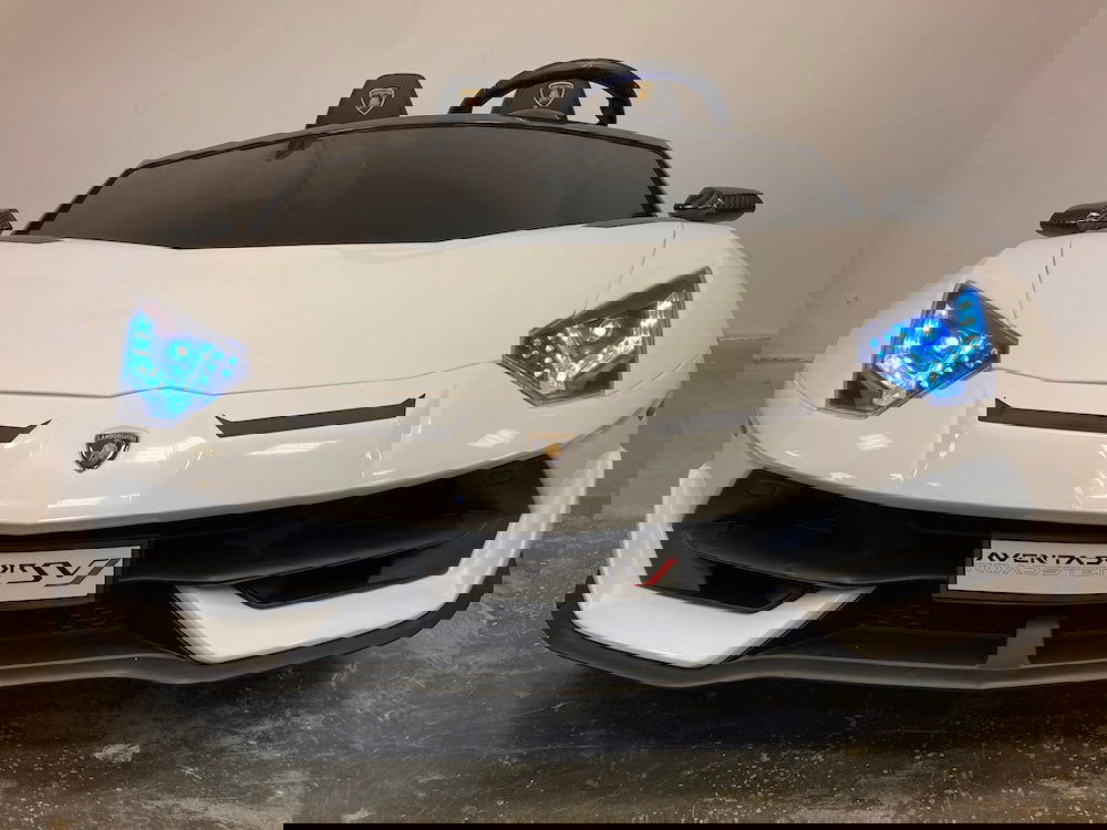 Lamborghini kinderauto Aventador 24 volt wit met drift - twee persoons - RideCars