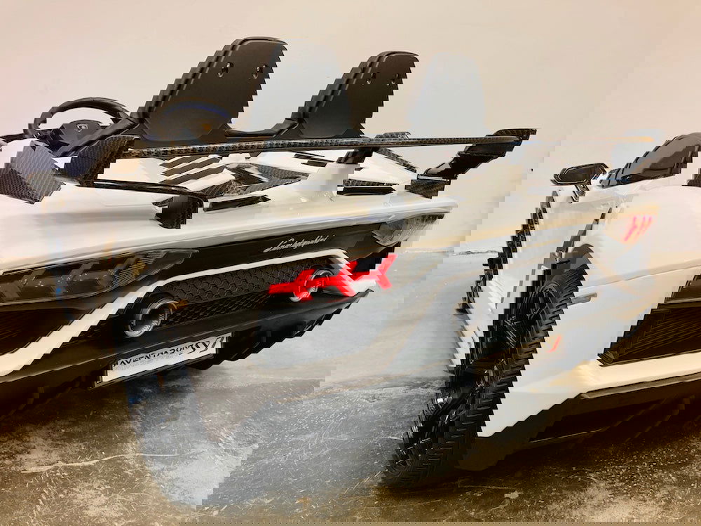 Lamborghini kinderauto Aventador 24 volt wit met drift - twee persoons - RideCars