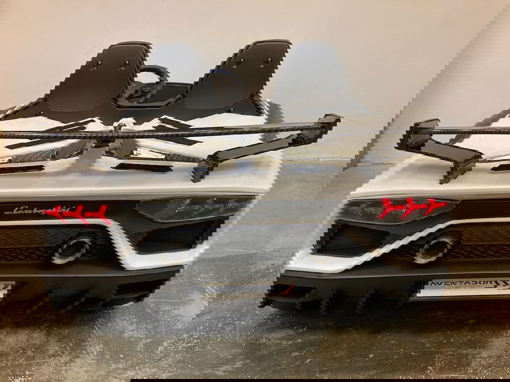 Lamborghini kinderauto Aventador 24 volt wit met drift - twee persoons - RideCars