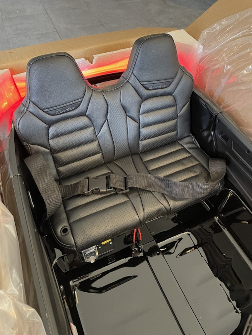 Porsche Macan Turbo elektrische kinderauto 12V 1 persoons roze