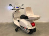 Vespa kinderscooter elektrisch GTS met koffer en windscherm 12 volt wit - RideCars