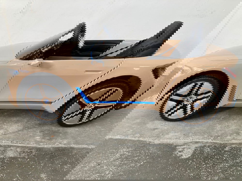 bestuurbare auto kind BMW i4 12 volt - RideCars
