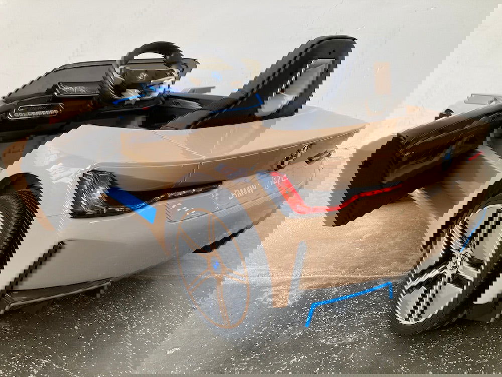 bestuurbare auto kind BMW i4 12 volt - RideCars