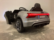 Elektrische kinderauto Audi E-tron GT zilver