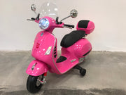 Elektrische kinderscooter Vespa GTS roze 12 volt (4556059345031)