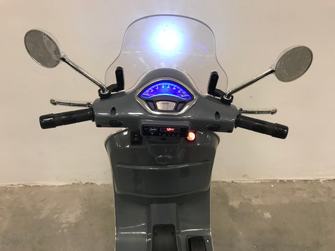 Elektrische kinder scooter Vespa GTS met windscherm en koffer grijs (4555959566471)